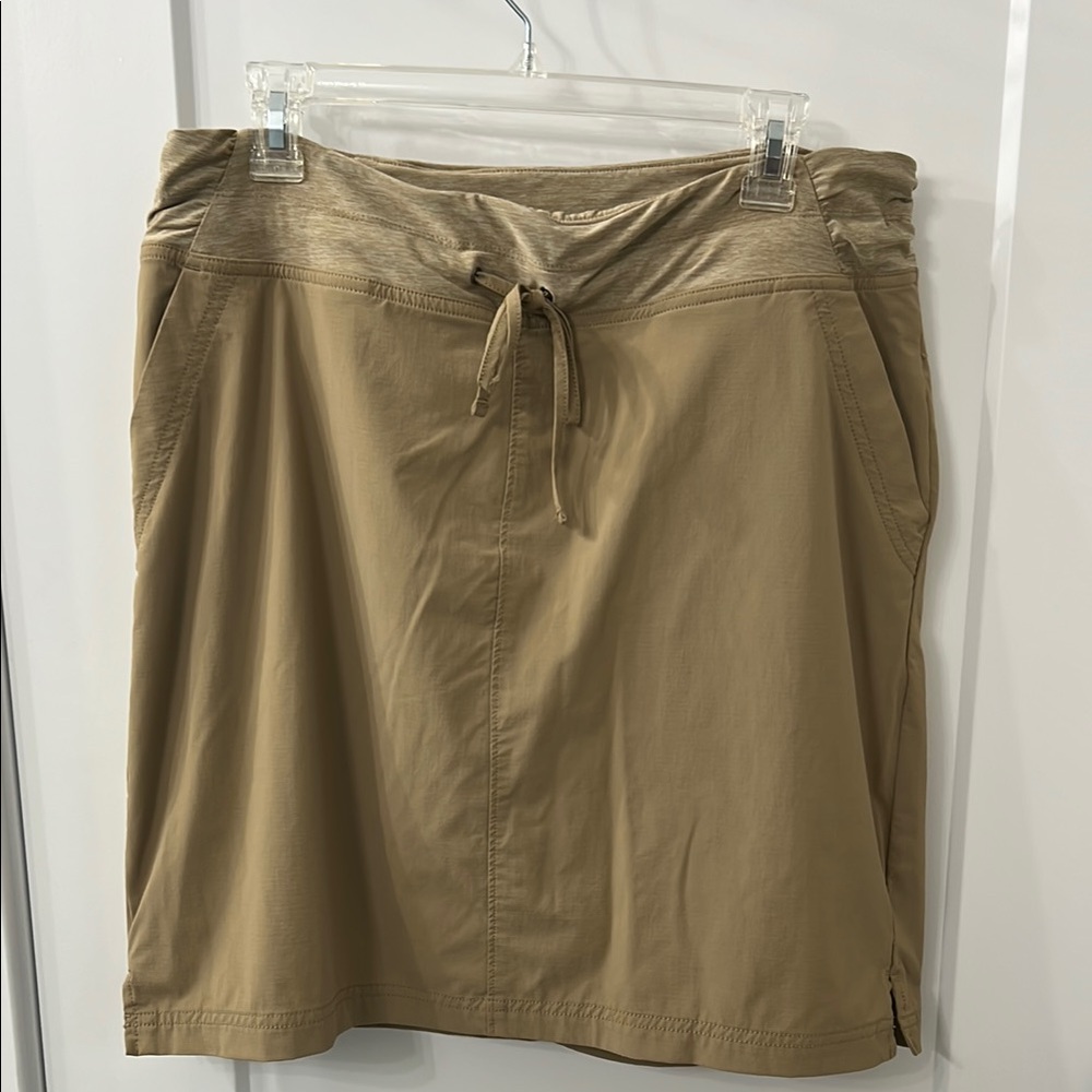 Duluth Trading Co Tan Wrap Skort Knee-Length Casual
